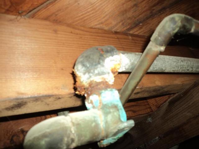 Improper connections being used during a San Fernando Valley home inspection.